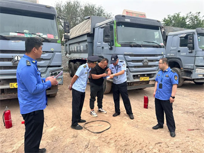 【企业安全警示教育】侯马交警联合多部门集中排查整治渣土运输车辆