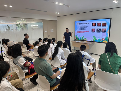 旗帜小记者走进爱尔眼科医院 开启“眼科小医生”职业体验之旅(图2)