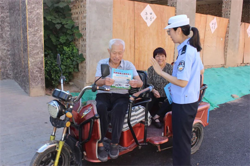 【夏季交通安全宣传】拒绝“黄牛”黑中介，侯马交警筑牢农村交通安全防火墙(图2)