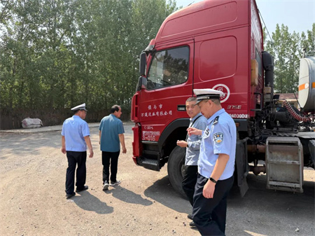 《安全生产月》企业安全警示教育|查车辆、督管理、强意识，侯马交警筑牢危货运输安全屏障