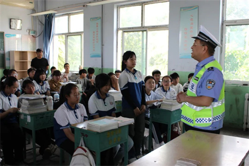 【夏季交通安全宣传】侯马交警进校园 解锁“知危险 会避险”新课堂