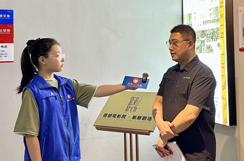 旗帜小记者成长基地与首都电影院城市副中心店达成合作 共筑青少年文化教育新平台(图6)