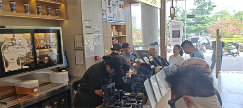 侯马市场监督管理局 开展夏季饮品检查 守护“舌尖上的清凉”