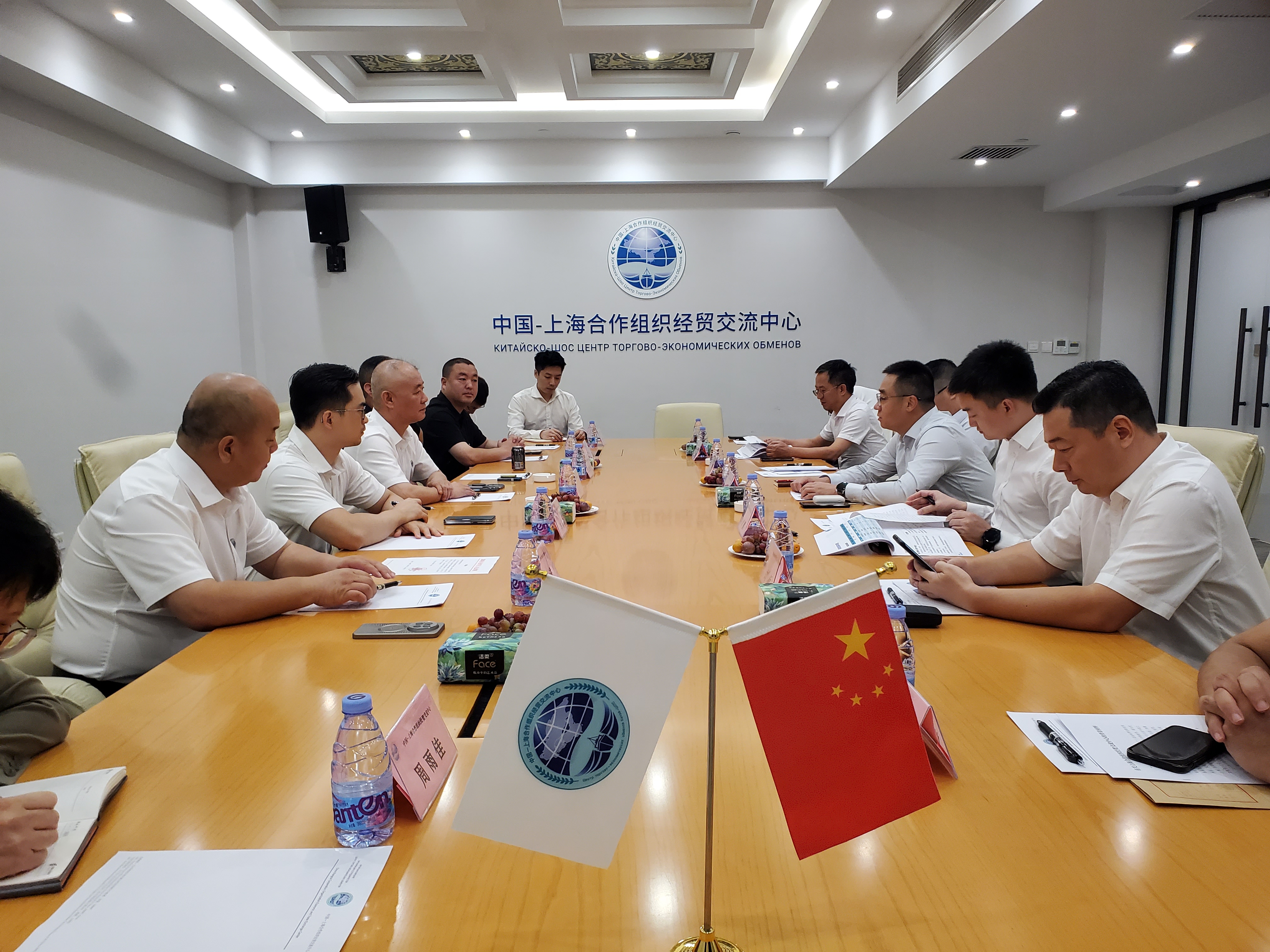 上合经贸交流中心与深圳龙华区达成战略合作 共建国际经贸总部基地