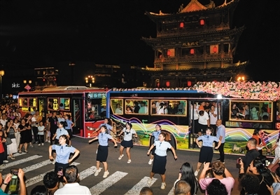 山西大同公交音乐巴士“火”力无限 欢迎八方游客