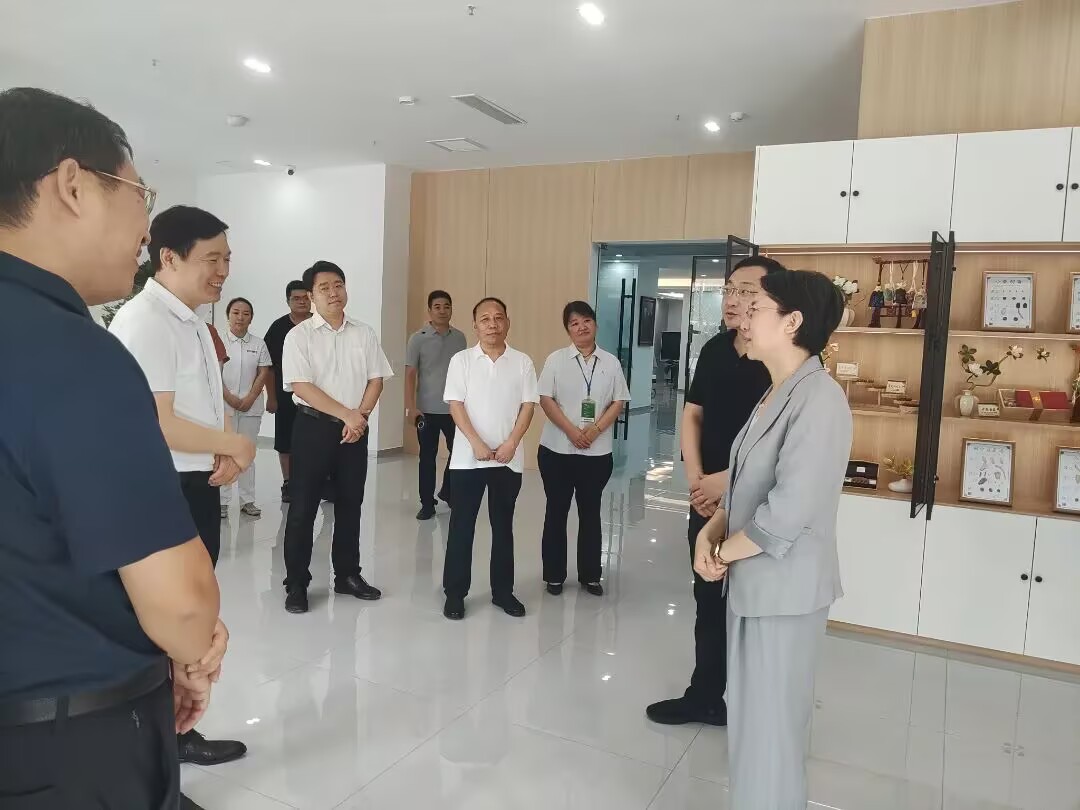 淄博市副市长边江风调研张店区中医院银发经济活力街区中医康复馆(图1) 淄博市副市长边江风调研张店区中医院银发经济活力街区中医康复馆(图1)
