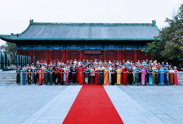 第五届大型百人旗袍“非遗美学之约”活动在京圆满举行