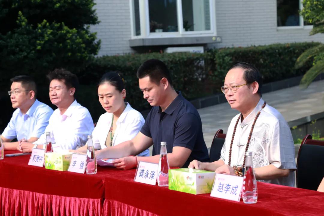 情暖石渠，大爱金宫！金宫公益捐赠仪式圆满举行，将爱延续