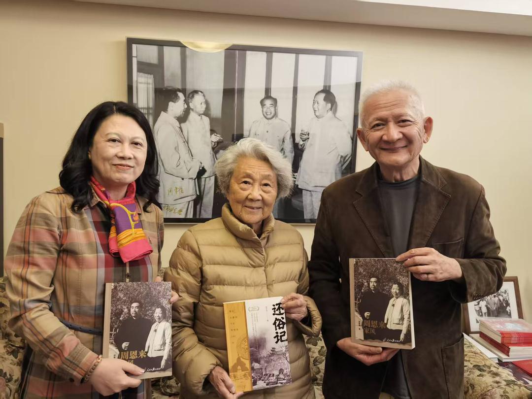 共工新闻社顾问钮则坚拜访周恩来侄女周秉德 共叙红色家风传承与文化交流