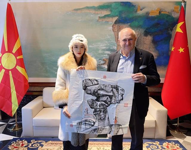 金京模昆仑石作品被北马其顿前总理布茨科夫斯基收藏 