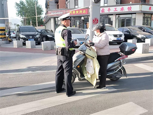 清明我在岗 平安伴归途｜侯马交警全员在岗在位 守护节日路畅人安