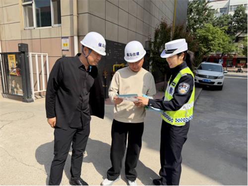 【夏季交通安全宣传】【一老一少】侯马交警进社区精准宣教 护航“一老一少”出行安全