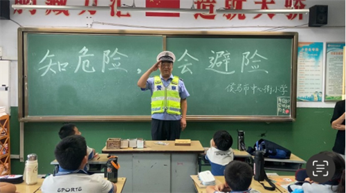 【六一儿童节】【进校园】侯马交警进校园 交通安全伴“童”行