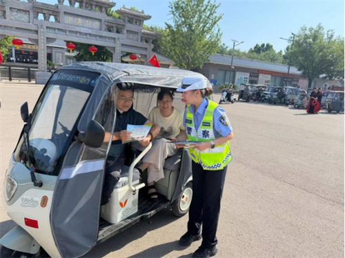 【美丽乡村行】【夏季交通安全宣传】侯马交警走进彭真故居周边 筑牢乡村交通安全防线